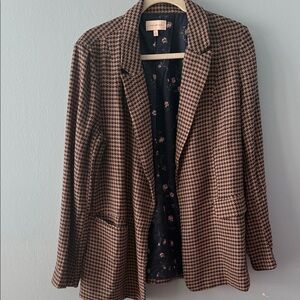 Elegant Houndstooth Blazer in Brown and Black